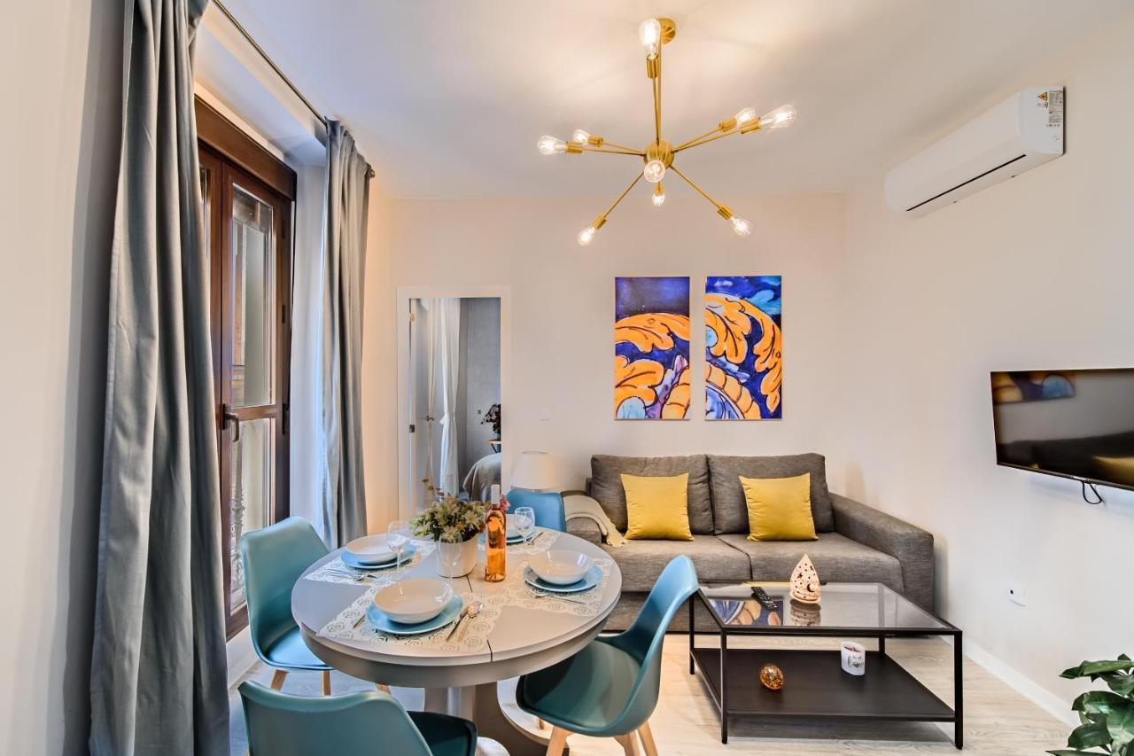 Apartamentos San Pedro เซบีญา ภายนอก รูปภาพ