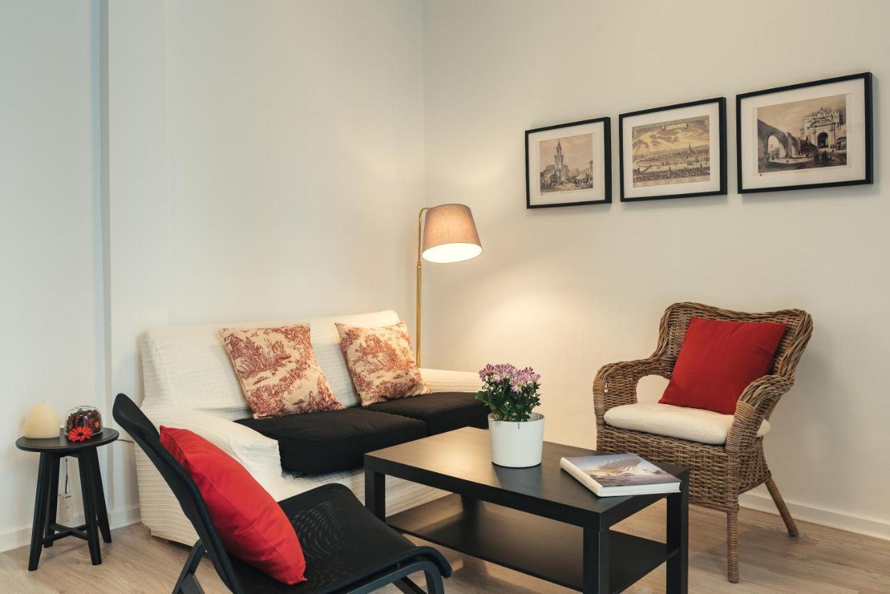 Apartamentos San Pedro เซบีญา ภายนอก รูปภาพ