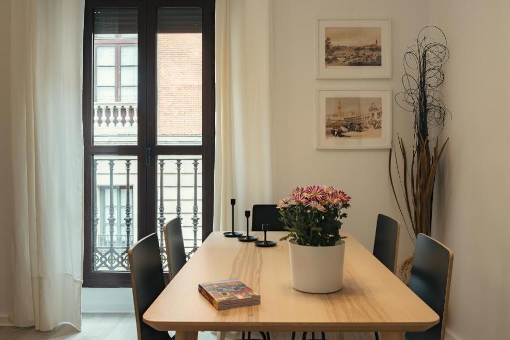 Apartamentos San Pedro เซบีญา ภายนอก รูปภาพ